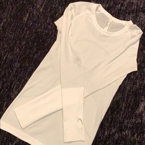 White Lululemon long sleeve t-shirt